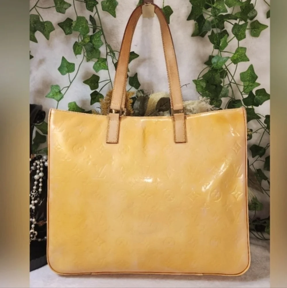 Authentic Louis Vuitton Columbus Vernis Bag with COA AND Dust Bag